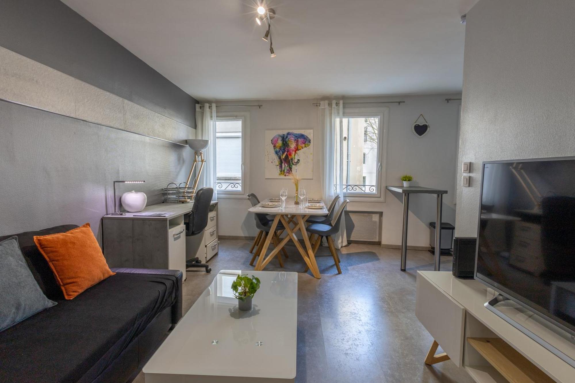 L'eveche - T3 Spacieux & Traversant En Hypercentre Apartment